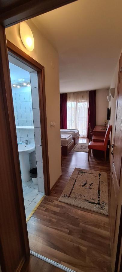 Hotel Sym بلوييست المظهر الخارجي الصورة
