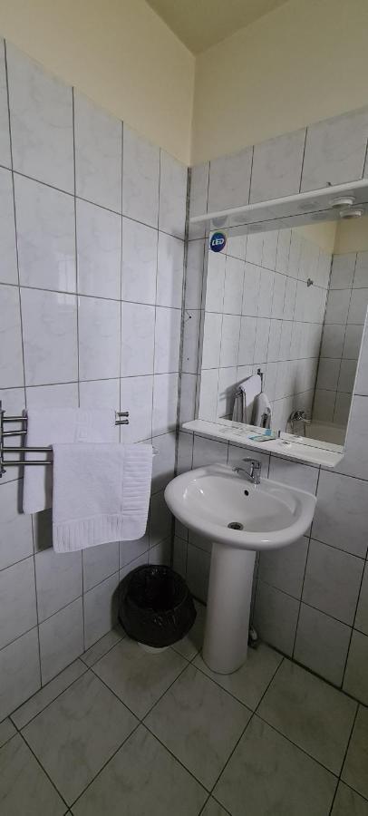 Hotel Sym بلوييست المظهر الخارجي الصورة
