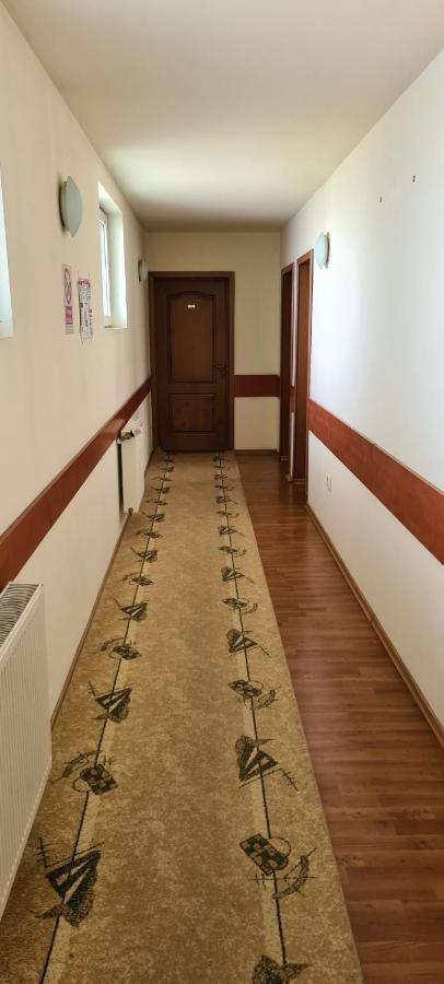Hotel Sym بلوييست المظهر الخارجي الصورة