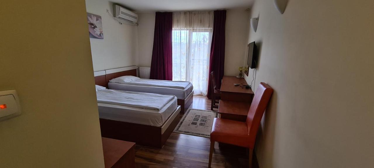 Hotel Sym بلوييست المظهر الخارجي الصورة