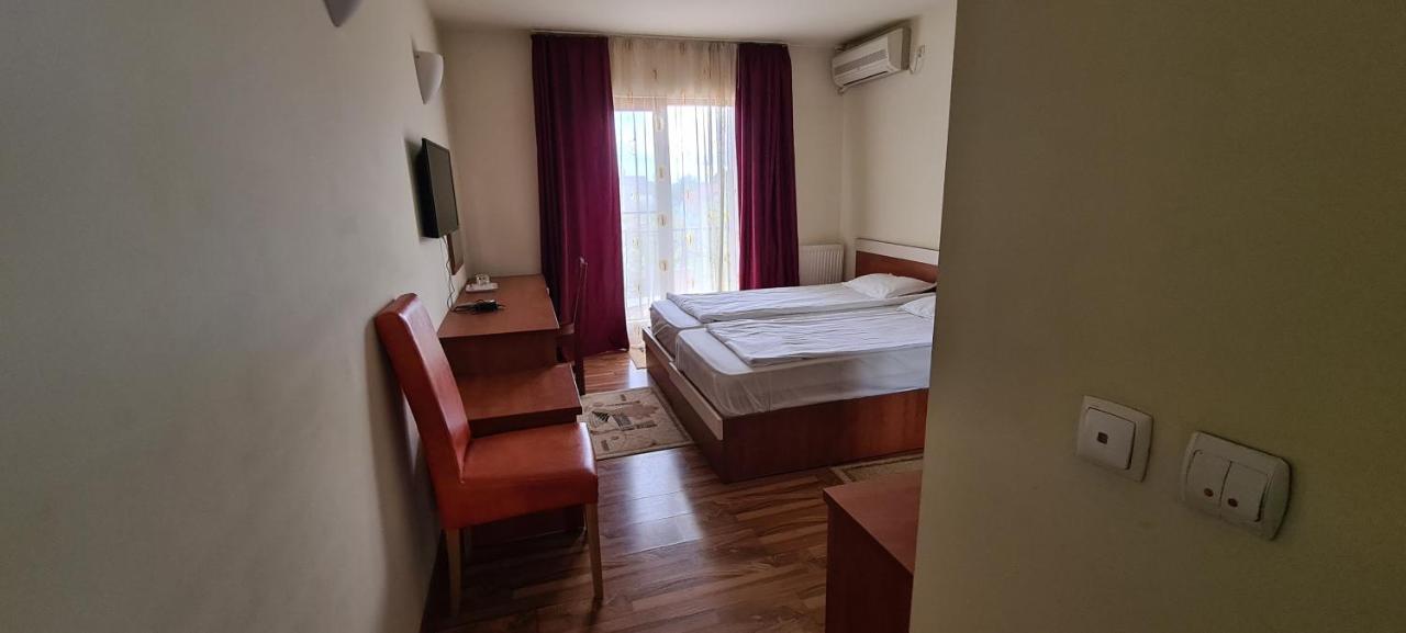 Hotel Sym بلوييست المظهر الخارجي الصورة