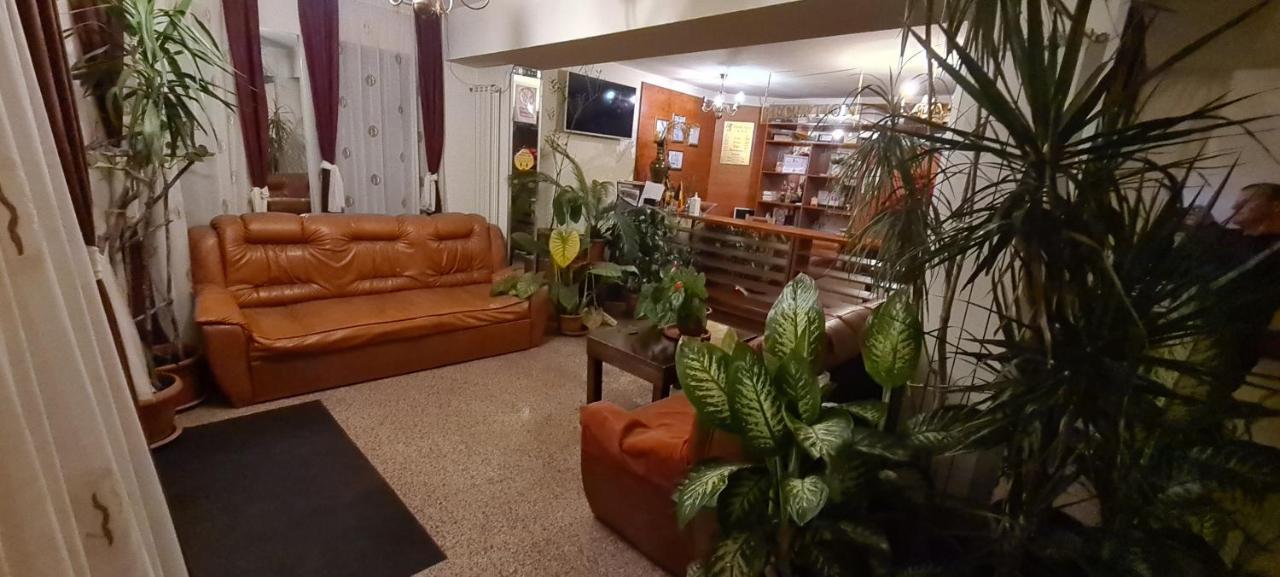 Hotel Sym بلوييست المظهر الخارجي الصورة