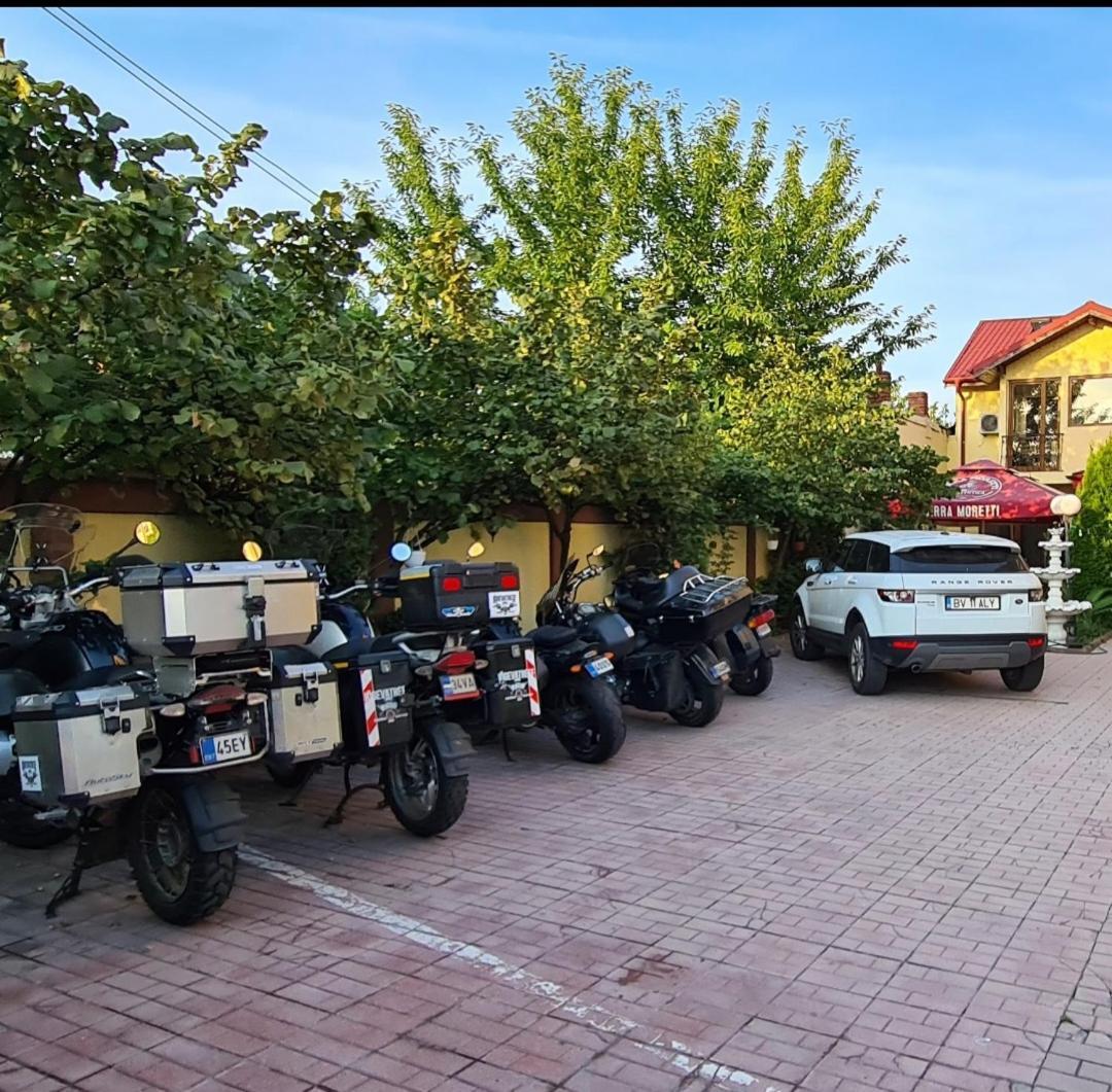 Hotel Sym بلوييست المظهر الخارجي الصورة